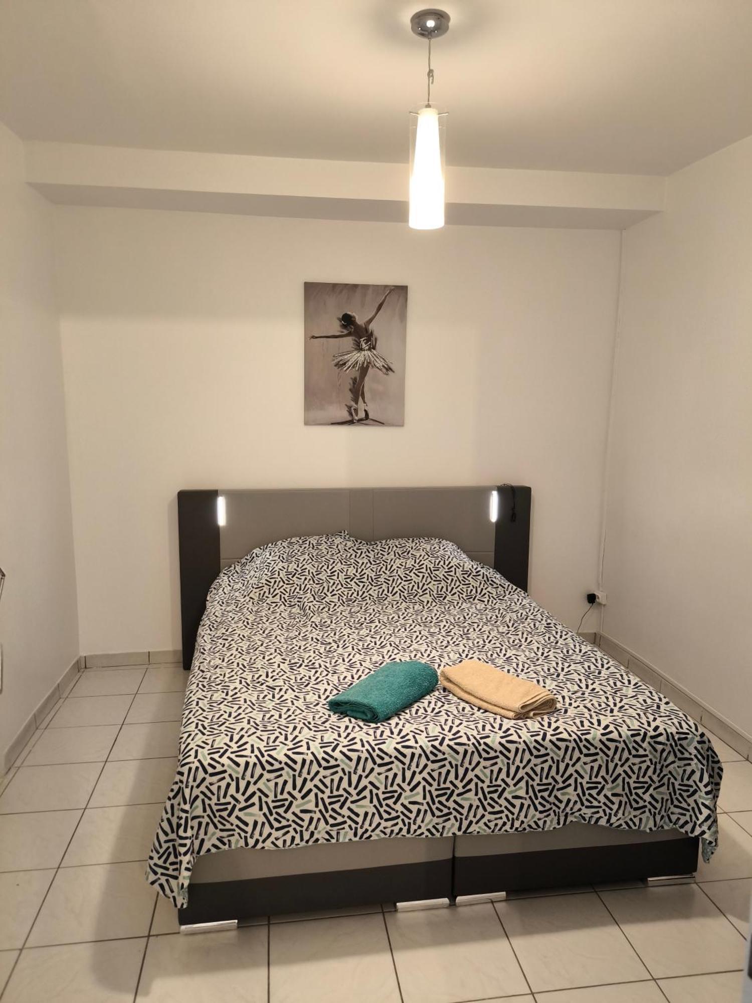 Appartement F1 200 Metre De La Gare à Perpignan Extérieur photo