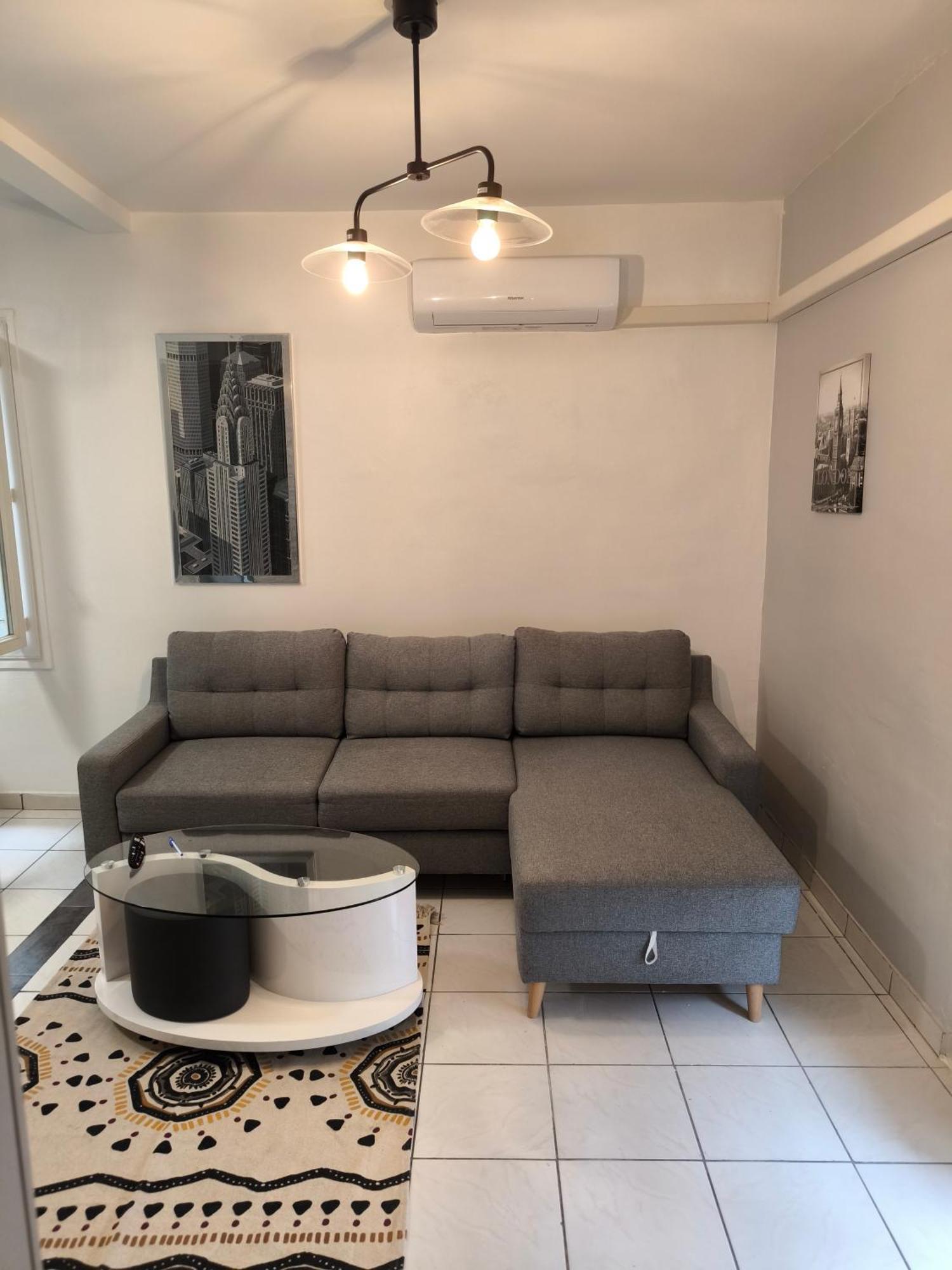 Appartement F1 200 Metre De La Gare à Perpignan Extérieur photo