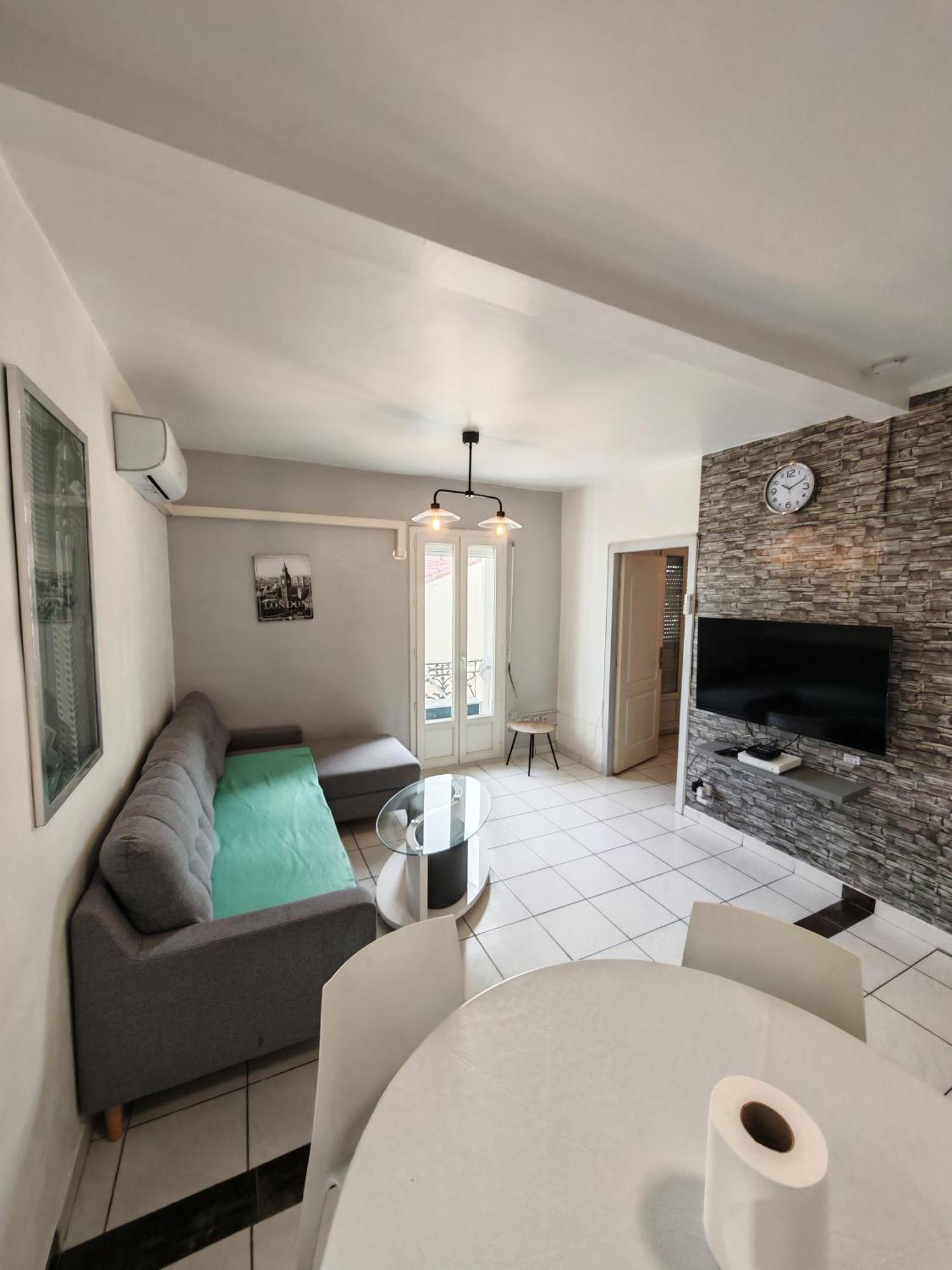 Appartement F1 200 Metre De La Gare à Perpignan Extérieur photo