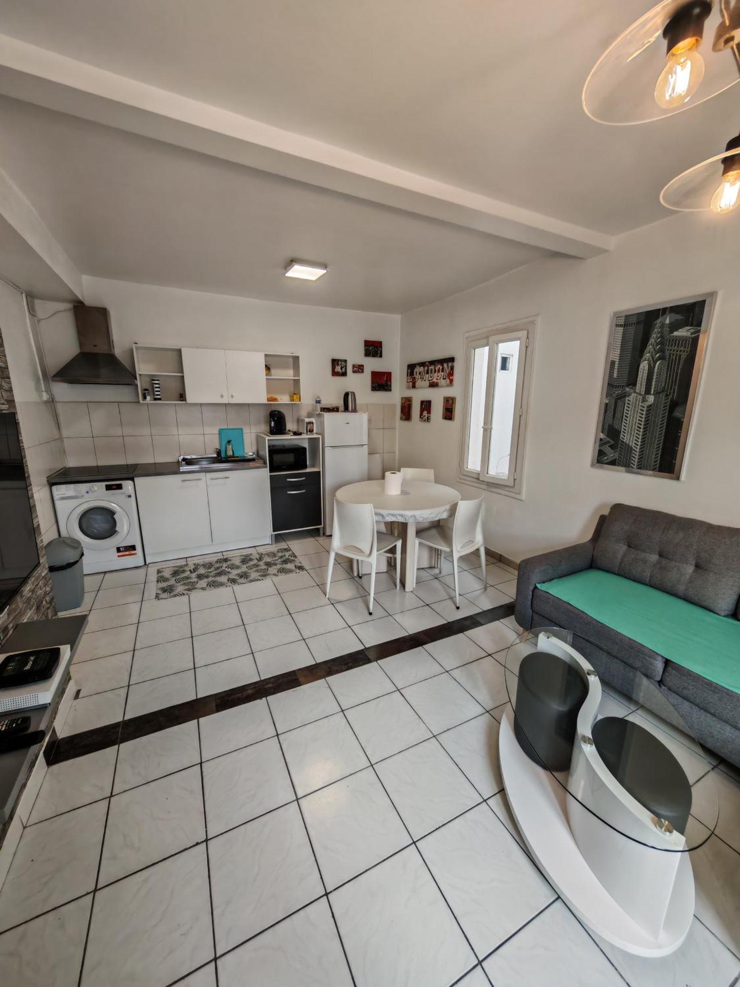 Appartement F1 200 Metre De La Gare à Perpignan Extérieur photo