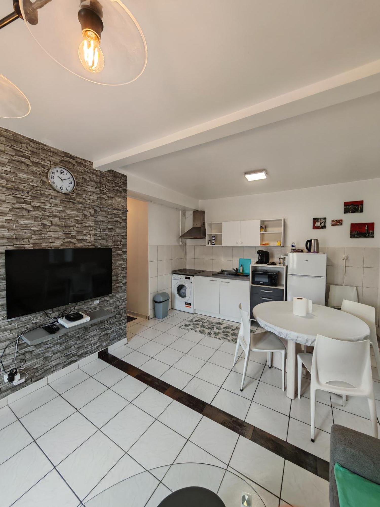 Appartement F1 200 Metre De La Gare à Perpignan Extérieur photo
