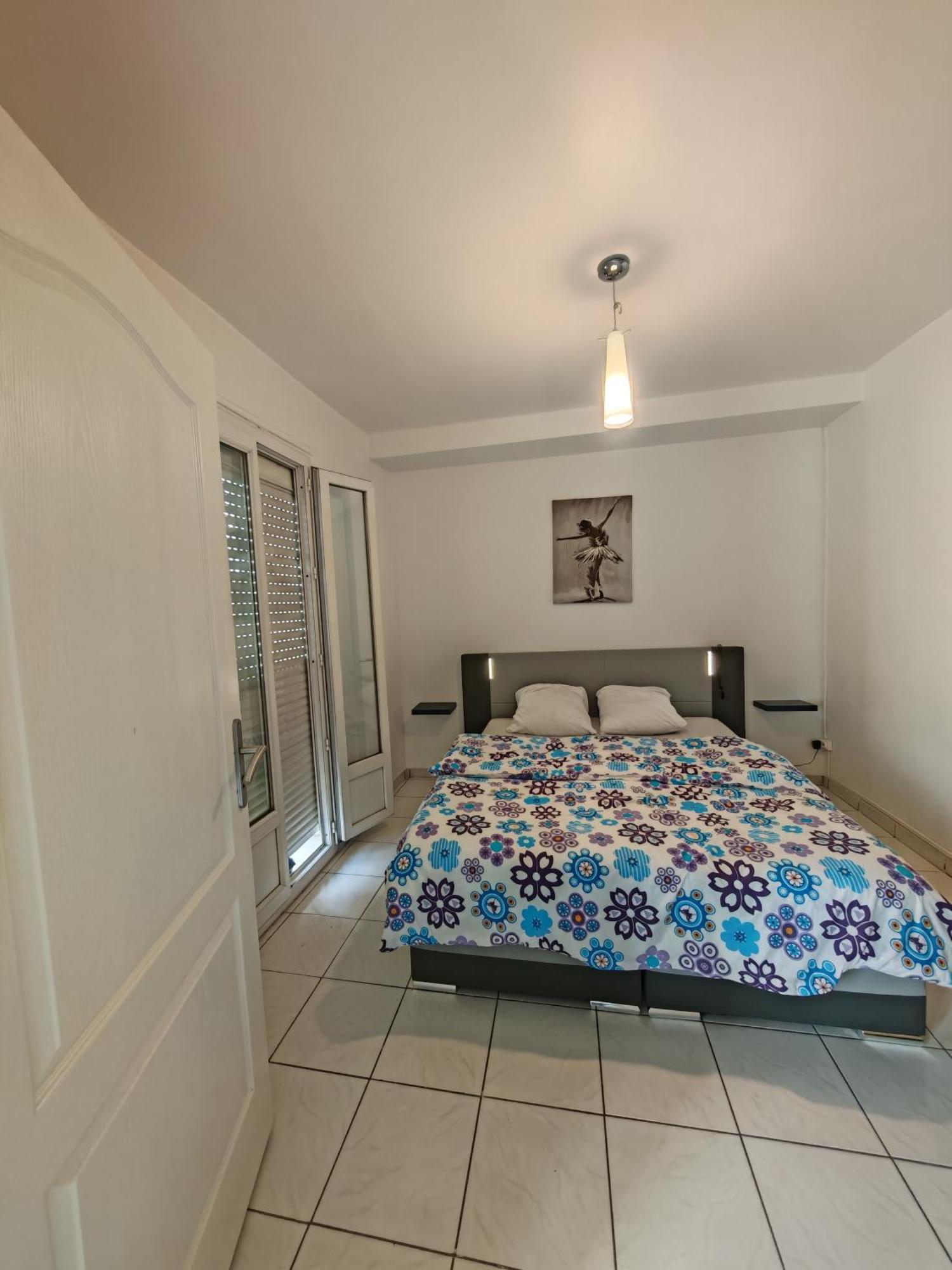 Appartement F1 200 Metre De La Gare à Perpignan Extérieur photo